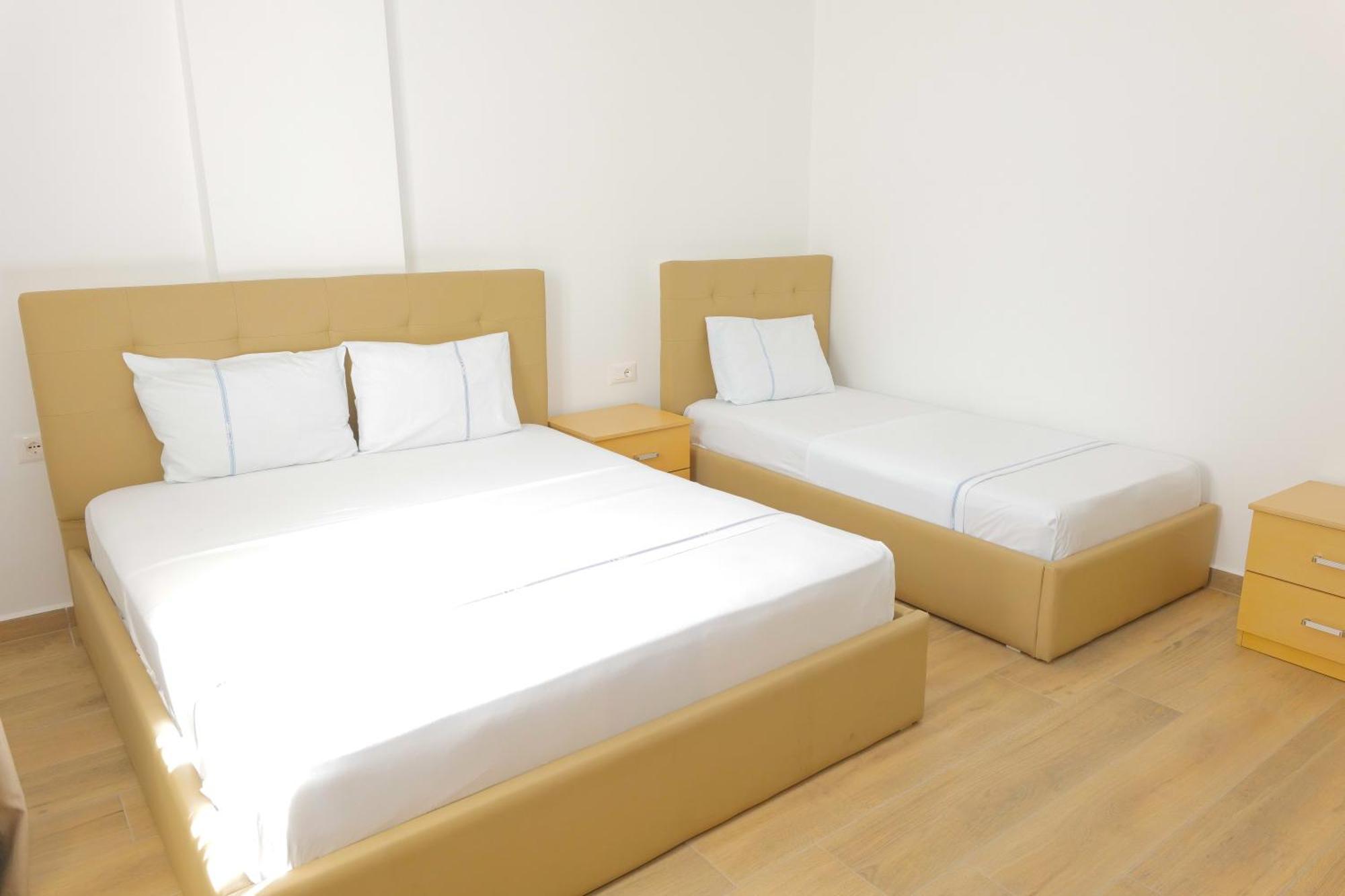 Afa Hotel Durrës Buitenkant foto