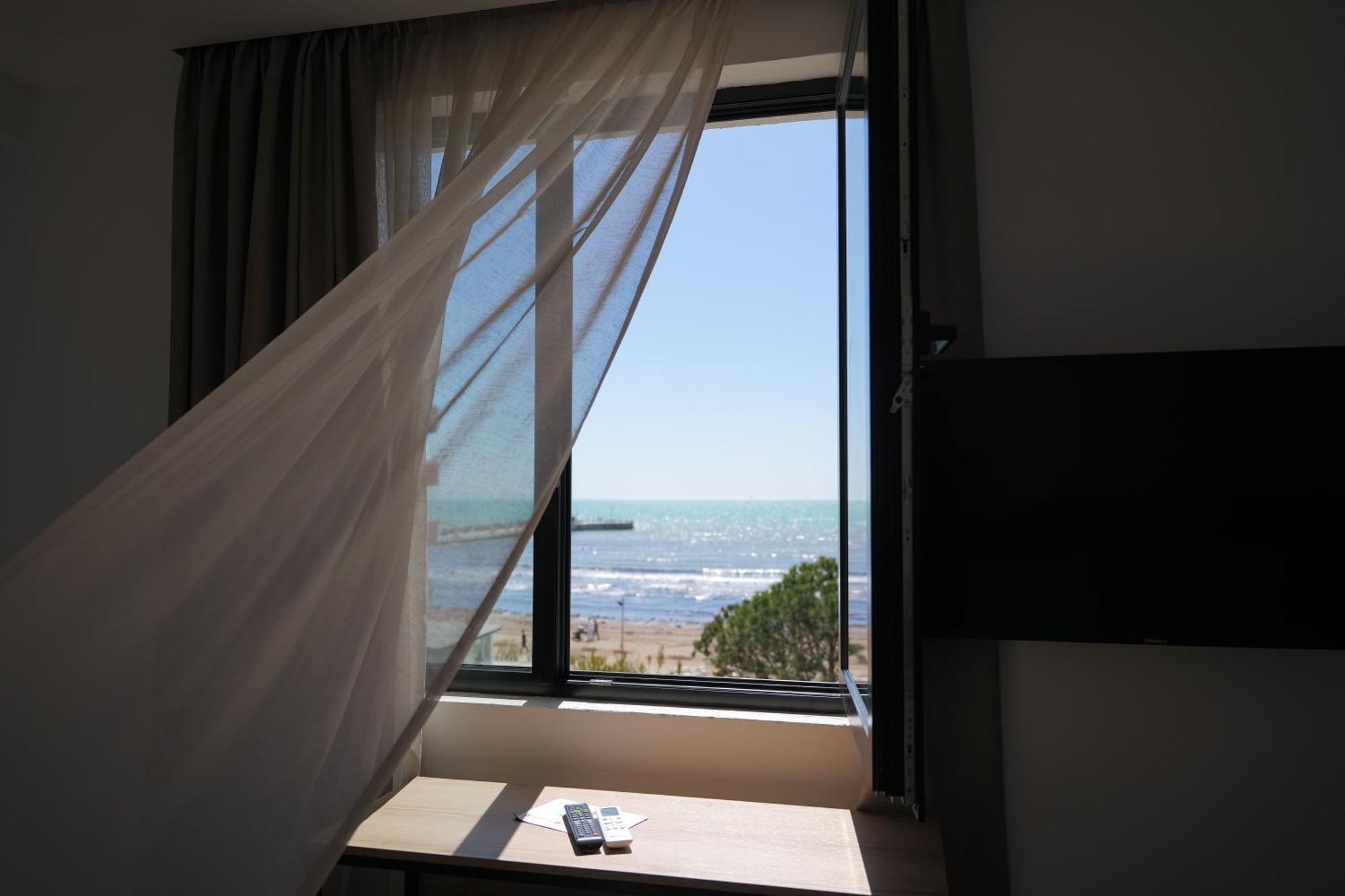 Afa Hotel Durrës Buitenkant foto